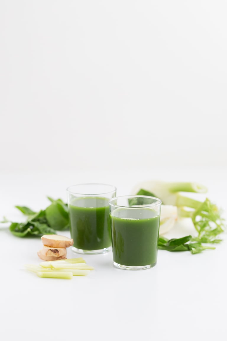 Green Juice For Beginners - This green juice is perfect for beginners because is made with simple ingredients and tastes so good. It's a super healthy and nutritious drink!