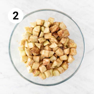 Bowl with apple filling.