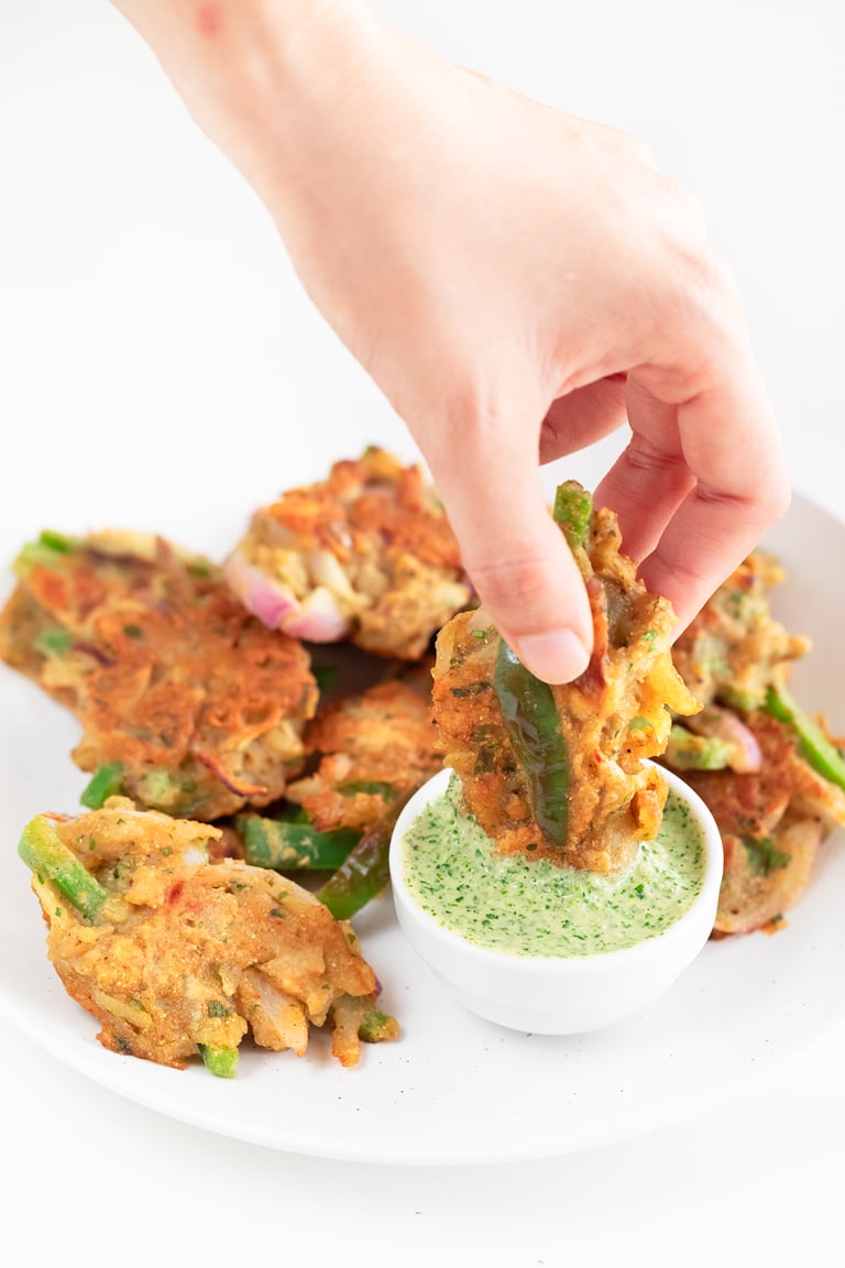 Vegetable Pakoras. - Vegetable pakoras with green chutney, a delicious Indian appetizer or side dish, made with easy to get ingredients and ready in just 30 minutes. #vegan #glutenfree #simpleveganblog